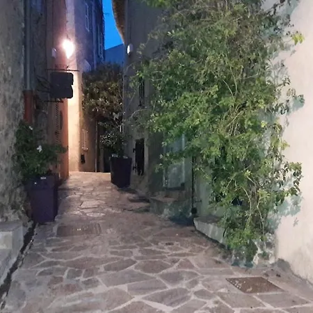 Au Coeur De *